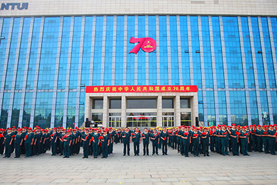 九五至尊千人共迎新中国建设70周年